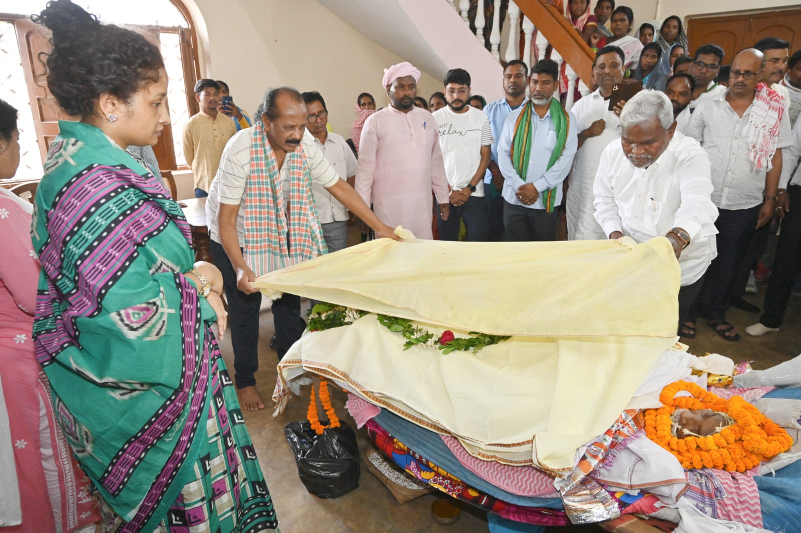 CM चंपई सोरेन ने राजा राम सोरेन के निधन पर जताया दुख, अंतिम संस्कार में शामिल होने के लिए पहुंचे रामगढ़ - HPBL