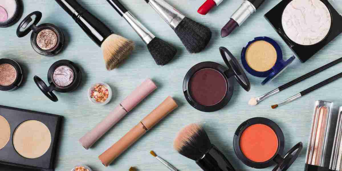 Waterless Cosmetics Market Growth Strategies: Tactics for Gaining Competitive Advantage in Evolving Markets