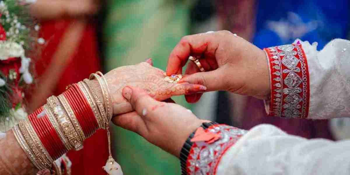 Why Choose an Indian Marriage Agency: Benefits Beyond Online Matrimonial Sites