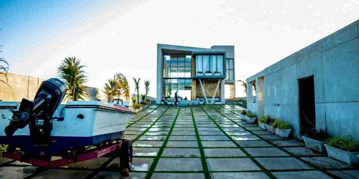 Seadale Beach Hut: Karachi Beach Vacation Experience