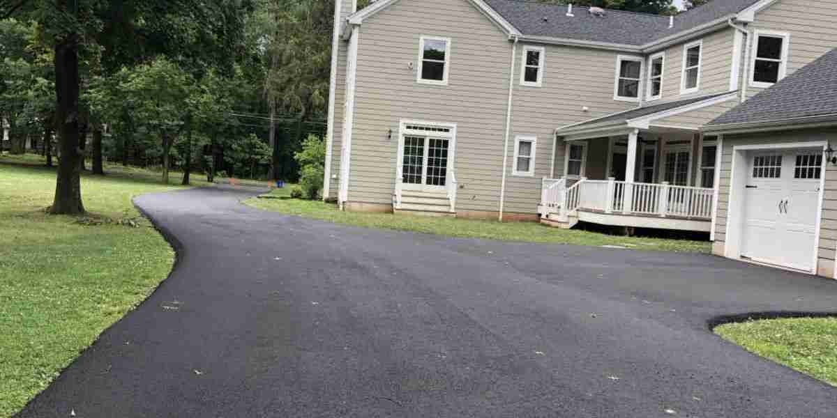 Why Asphalt and Concrete Are Popular Paving Options