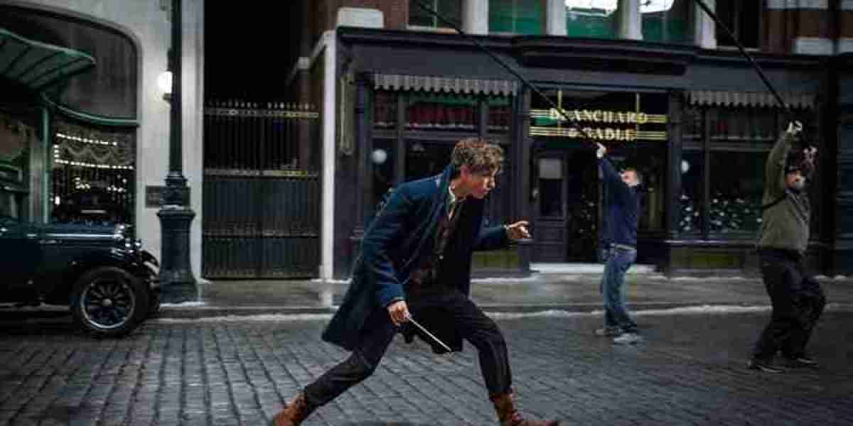 Daniel Radcliffe Envious of Eddie Redmayne's Coat