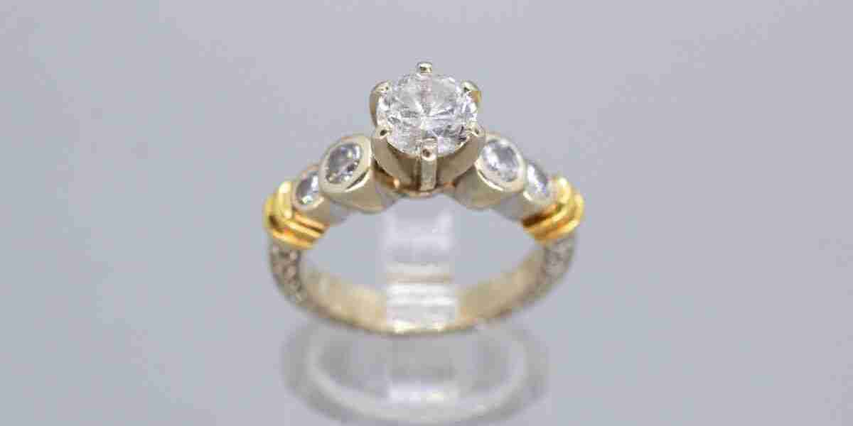 The Romantic Allure of Vintage and Antique Engagement Rings