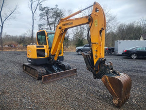 HYUNDAI ROBEX 60CR-9A Midi Excavator - Equipped w/Hydraulic Thumb and Side Swing Boom, 13,410lbs, Yanmar 65 hp w/Only 714hrs,  Like New-One Owner - www.Ironmartonline.com