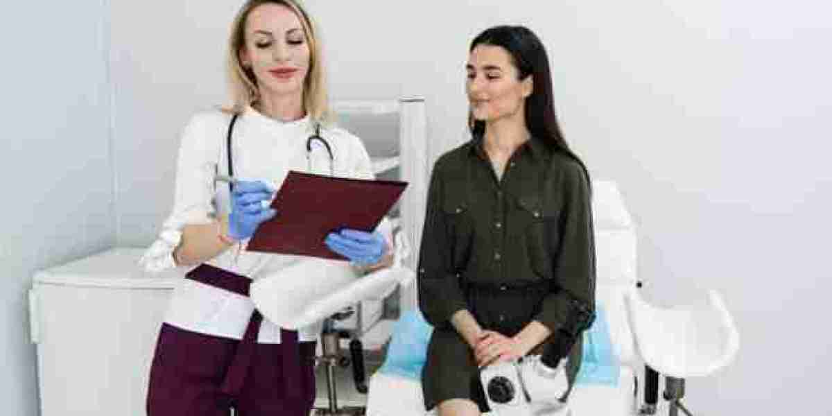 رأي الخبراء في أفضل طبيب نسائي تجميلي في الرياض