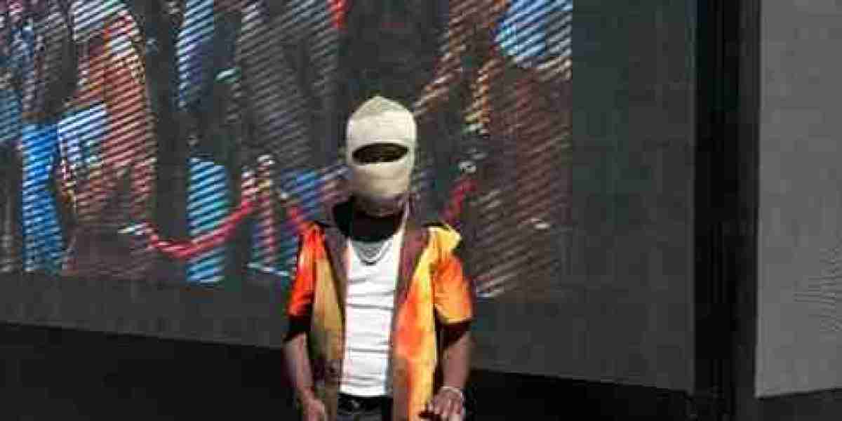 Sacoche Parur: The New Voice in Contemporary Streetwear