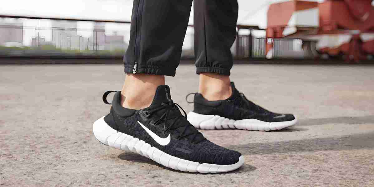 Nike Free RN 5.0實測｜赤足黑科技×奧利奧配色穿搭聖經