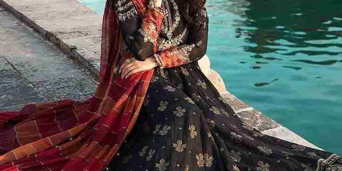 Formal Dresses Pakistani Tradition and Modernity