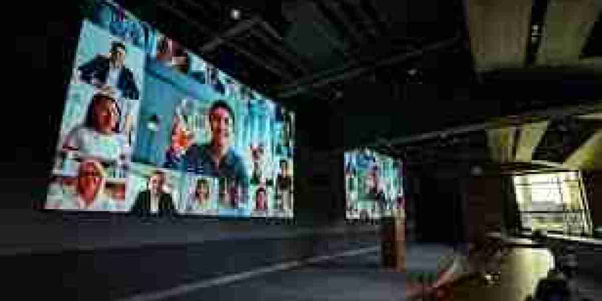Large Format Display Market Strategic Moves Reshaping Competitive Business Landscapes
