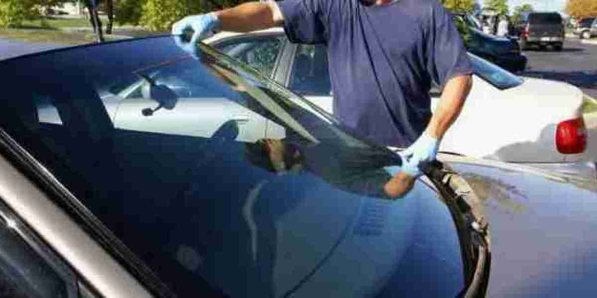 How to Handle Auto Glass Emergencies and Save on Repair Costs