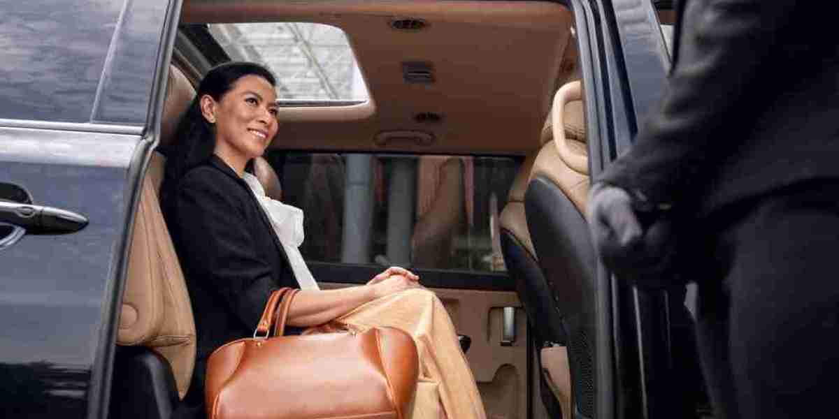 The Ultimate Guide to Airport Transfer Services for Umrah and Hajj Travelers