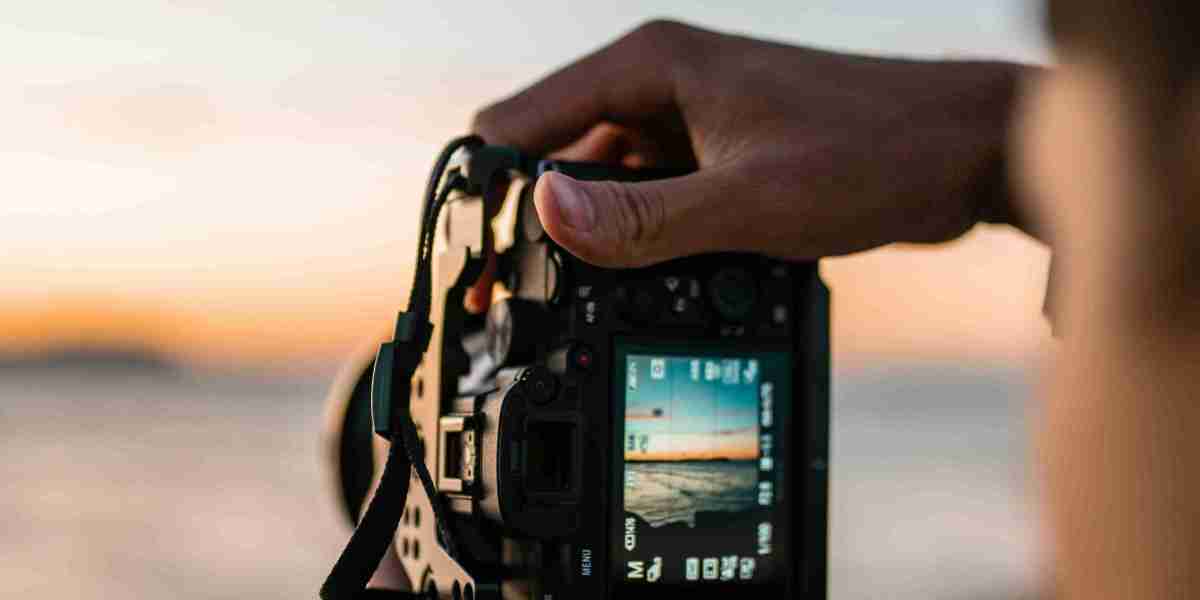 In the Moment: Emotional Intimacy Through Candid Frames