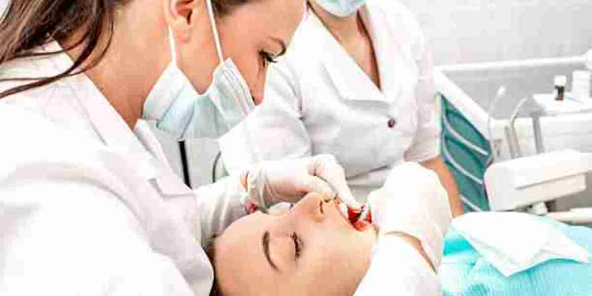Risks & Rewards of Teeth Polishing