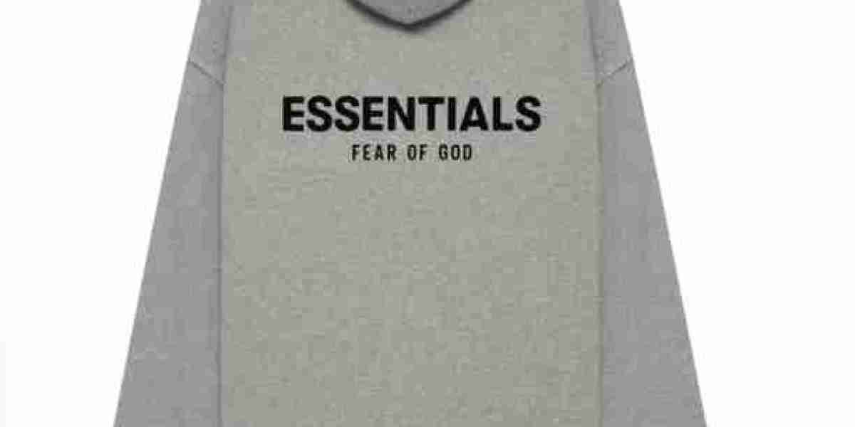 The Rise of the Essentials Hoodie: Why It’s a Wardrobe Must-Have