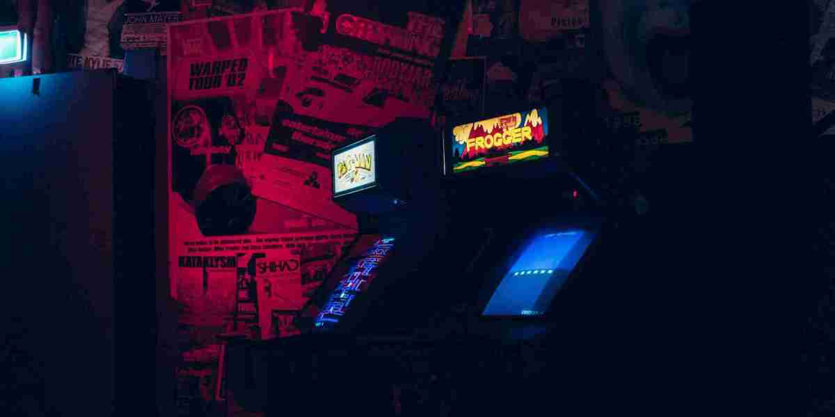 Sociale elementer i online casinoer: Hvordan multiplayer og live dealer spil påvirker spilleres interaktioner