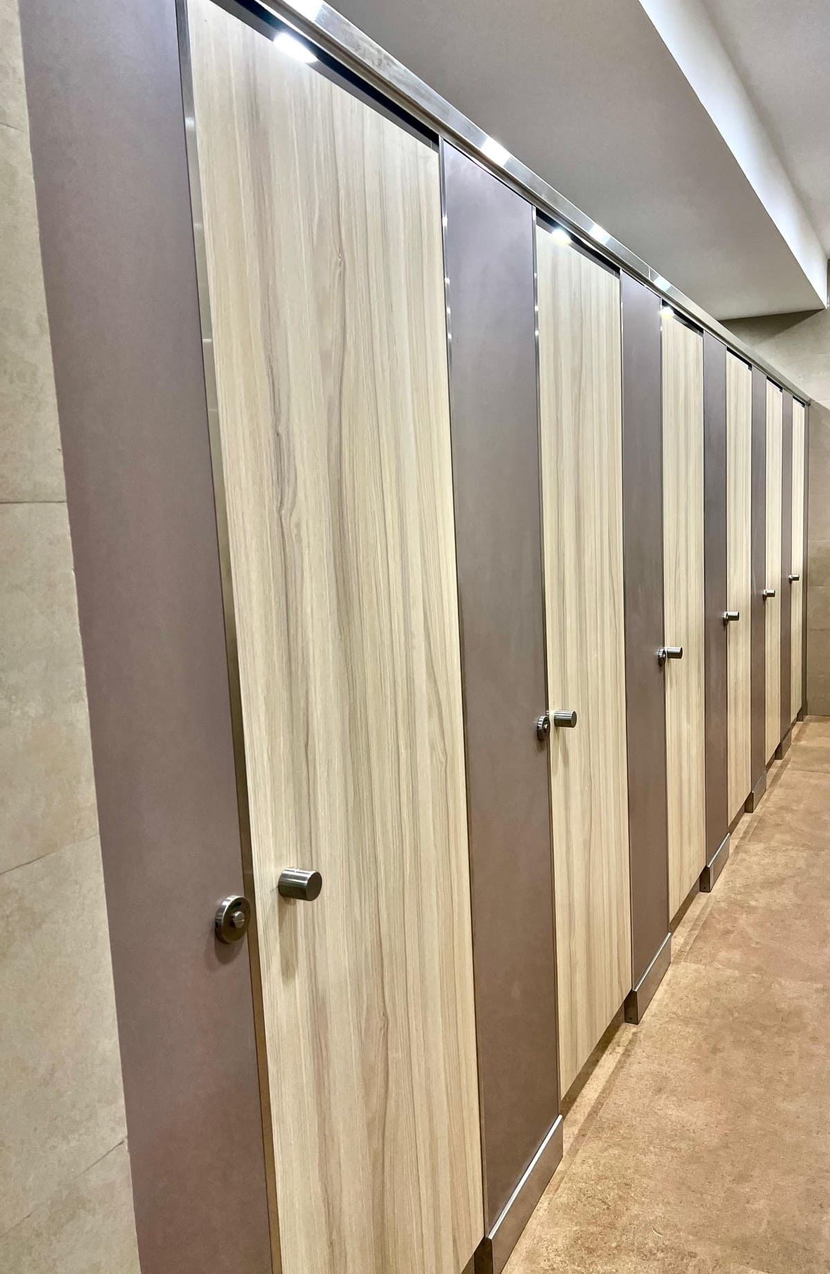 Toilet Cubicles | Bathroom Partition Supplier Manufacturers in India