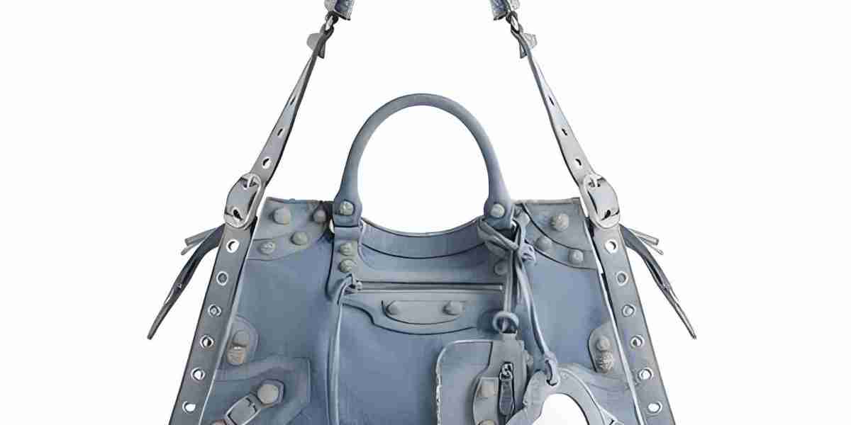 BALENCIAGA官網熱門包款推薦：托特包、相機包、腰包一次看｜巴黎世家原版皮質精選