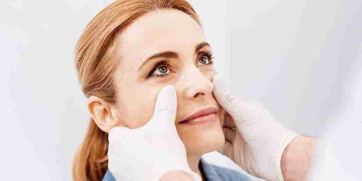 How Can I Minimize Swelling and Bruising After Eyelid Surgery?